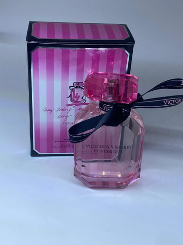سایز 100 میل طبع خنک و شیرین گروه بویایی گل میوه ای عطار مارک کنیتکوسکی , آدریانا مدیانا جنسیت زنانه نوع عطر ادو پرفیوم فصل فصول گرم ماندگاری خوب پراکندگی خوب
